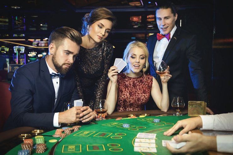Free spins and bonus round trigger on Medusa II slot